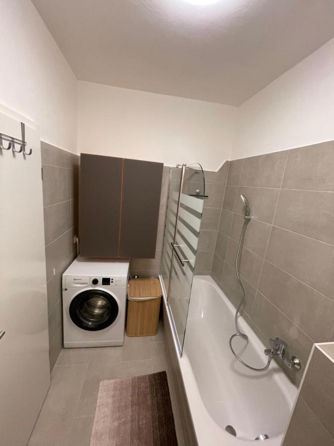 Ruhige Ferienwohnung Rostock Exteriör bild